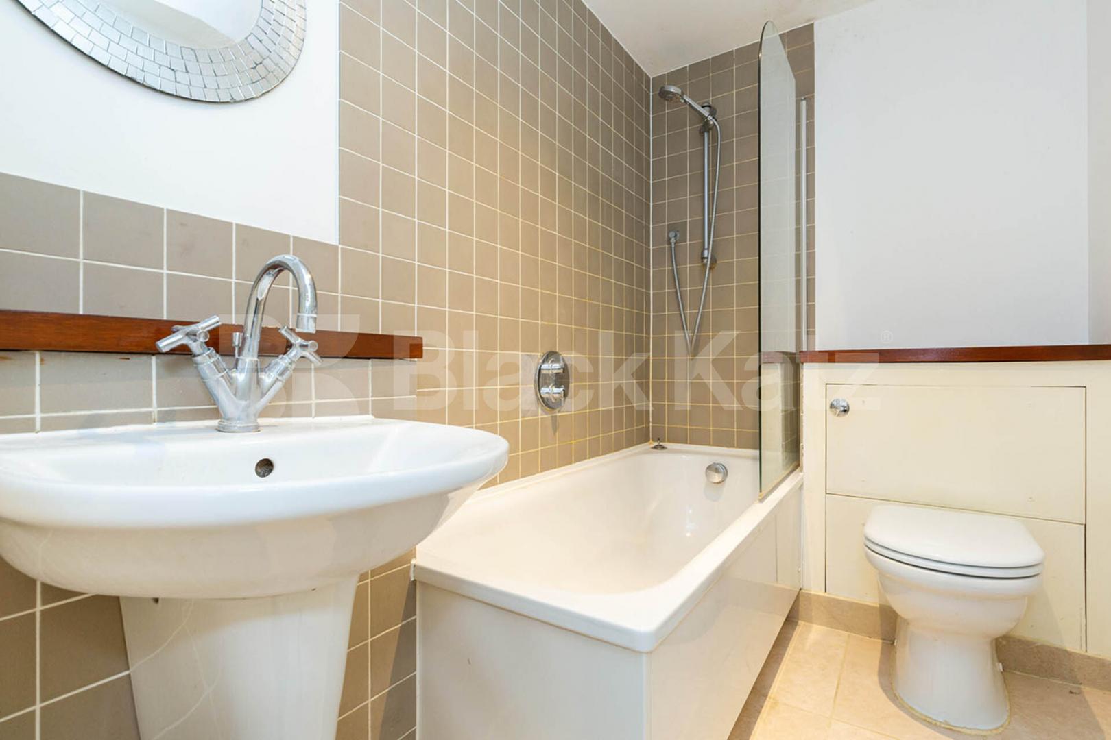 Top floor 3 bedroom in Hackney close to Hackney Downs Park Goulton Road, Hackney Central